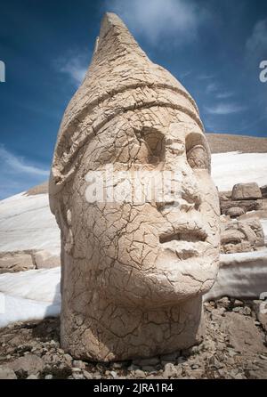 Statua a testa di pietra a Nemrut Dağ, Monte Nemrut, Turchia sudorientale Foto Stock