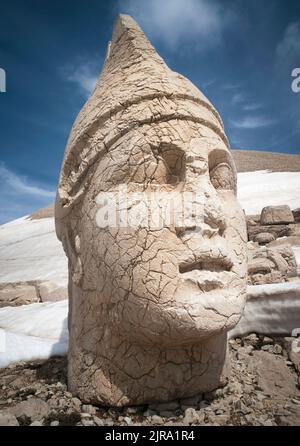 Statua in pietra a Nemrut Daği, Monte Nemrut, Turchia sud-orientale Foto Stock