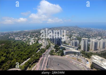 Una vista pittoresca di Haifa vista dall'Università di Haifa. Foto Stock