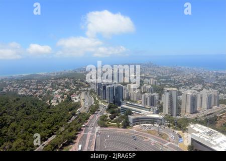 Una vista pittoresca di Haifa vista dall'Università di Haifa. Foto Stock