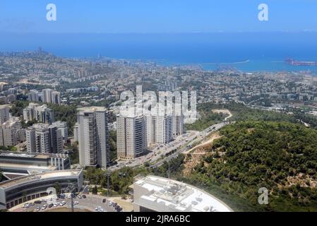 Una vista pittoresca di Haifa vista dall'Università di Haifa. Foto Stock