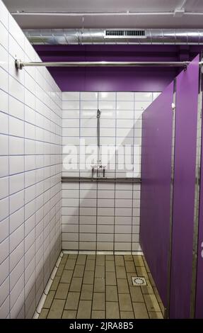 Particolare docce per uomini in palestra Foto Stock