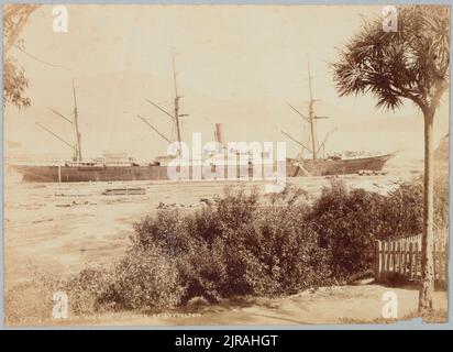 N.Z.S. Co.'s 'Aorangi' - nel molo di Lyttleton [sic]. Dall'album: New Zealand Scenery, circa 1880s, Lyttelton, di Burton Brothers. Foto Stock