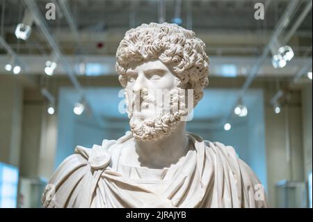 Antica scultura in marmo del Co-imperatore Lucio Verus. Elemento visto nel Royal Ontario Museum Foto Stock