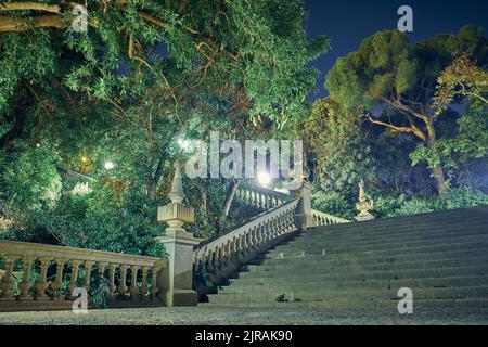 Parco estivo a Barcellona di notte Foto Stock