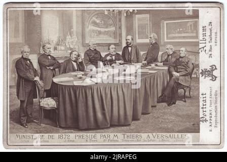 Sessione del Consiglio dei Ministri, presieduta dal Presidente della Francia Adolphe Thiers, presso l'Hôtel de la Présidence di Versailles, Francia, 18 novembre 1872. L-R, Vice Presidente del Consiglio dei Ministri Jules Dufaure (1798 - 1881), Generale Ernest Courtot de Cissey (1810 - 1882), Jules Simon (1814 - 1896), Presidente di Francia Adolphe Thiers (1797 - 1877), Ammiraglio Louis Pierre Alexis Pothuau (1815 - 1882), Pierre Teisserenc de Bort (1814 - 1892), Victor Lefranc (1809 - 1883), Charles de Rémusat (1797 - 1875), Eugène de Goulard (1808 - 1874). Fotografia di Ernest Eugène Appert (1830 - 1891). Foto Stock