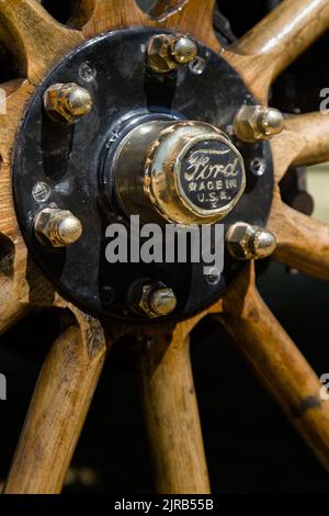 Mozzo di Una ruota di legno di Hickory di Una Ford modello Touring Car 1915, Inghilterra UK Foto Stock