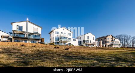 Germania, Baden-Wurttemberg, Waiblingen, Vista panoramica delle moderne case suburbane Foto Stock