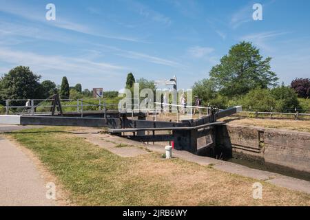 Diglis Basin presso il canale di Worcester dove incontra il fiume Severn a Worcester, Regno Unito Foto Stock