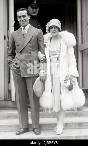 L'attore americano Harold Lloyd e sua moglie Mildred Davis 1925. Foto Stock