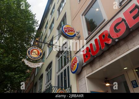 Burger King Fast Food Restaurant Banner signboard. MONACO, BAVIERA, GERMANIA - SET 2018 Foto Stock