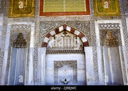 Un primo piano di dettaglio sulla Fontana di Ahmet III nel Palazzo Topkapi Foto Stock