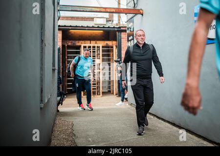 Cleethorpes, Regno Unito. 23rd ago, 2022. Steve Cooper, direttore della Foresta di Nottingham, arriva a Blundell Park a Cleethorpes, Regno Unito, il 8/23/2022. (Foto di Ritchie Sumpter/News Images/Sipa USA) Credit: Sipa USA/Alamy Live News Foto Stock
