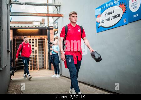 Cleethorpes, Regno Unito. 23rd ago, 2022. Billy Fewster della Foresta di Nottingham arriva a Blundell Park a Cleethorpes, Regno Unito, il 8/23/2022. (Foto di Ritchie Sumpter/News Images/Sipa USA) Credit: Sipa USA/Alamy Live News Foto Stock