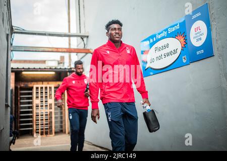 Cleethorpes, Regno Unito. 23rd ago, 2022. Taiwo Awoniyi #9 della Foresta di Nottingham arriva al Parco Blundell a Cleethorpes, Regno Unito, il 8/23/2022. (Foto di Ritchie Sumpter/News Images/Sipa USA) Credit: Sipa USA/Alamy Live News Foto Stock