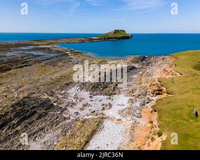 Veduta aerea della testa di Worm e della penisola vicino a Rhossili sulla costa gallese Foto Stock