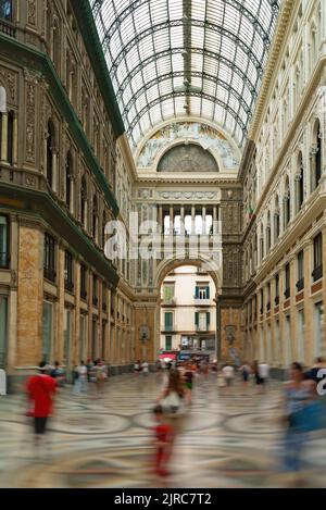 Galleria Umberto i Galleria dello shopping a Napoli. Foto Stock