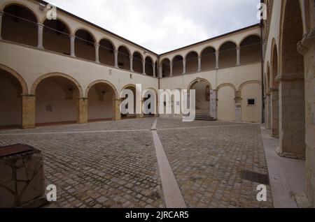 Larino - Molise - Palazzo Civico o Palazzo Ducale sede del comune di Larino Foto Stock