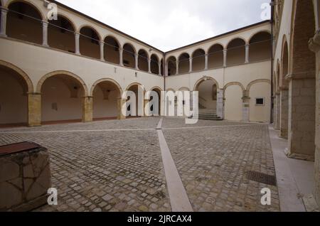 Larino - Molise - Palazzo Civico o Palazzo Ducale sede del comune di Larino Foto Stock