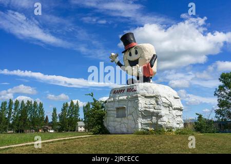 La statua di Happy Rock a Gladstone, Manitoba, Canada. Foto Stock