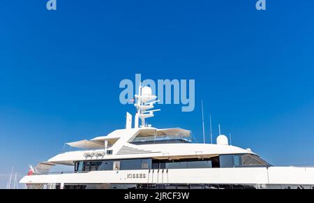 La parte più alta del Superyacht Kissess nel molo di Sag Harbor, NY Foto Stock