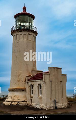 Vecchio faro nel Cape Disappointment state Park, Ilwaco, stato di Washington, Stati Uniti Foto Stock