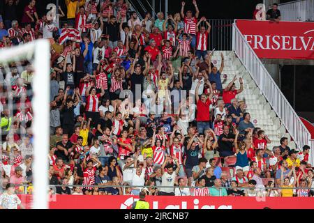 Girona, Spagna. 22nd ago, 2022. Suporters durante la partita la Liga tra Girona FC e Getafe CF allo stadio Municipal de Montilivi di Girona, Spagna. Credit: DAX Images/Alamy Live News Foto Stock