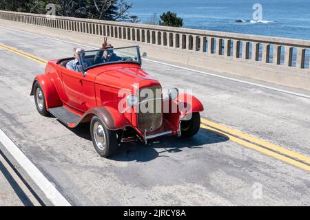 1932 Ford Gary Bakersville Roadster alla guida del tour di Pebble Beach su HWY1 Carmel California 2022 Foto Stock