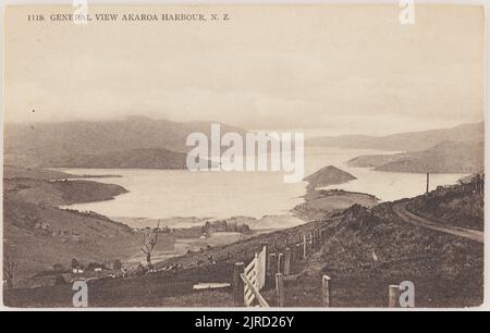 Vista generale, Akaroa Harbour, Nuova Zelanda, 1905, Akaroa, Di Muir & Moodie. Foto Stock