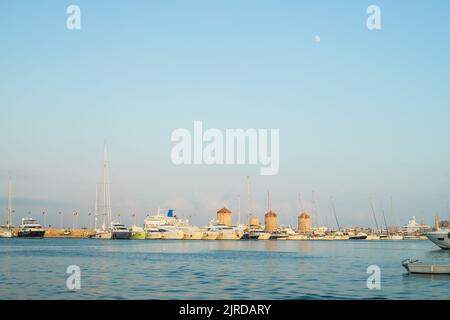 Forte di San Nicola nel porto di Mandaki, Rodi, Grecia Foto Stock