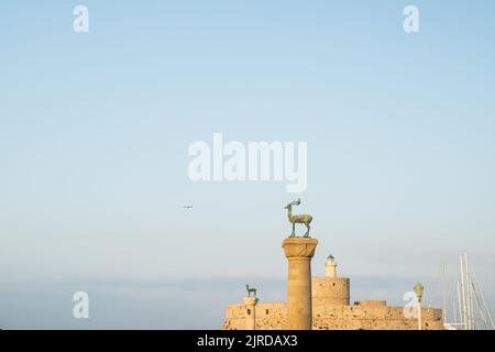 Forte di San Nicola nel porto di Mandaki, Rodi, Grecia Foto Stock