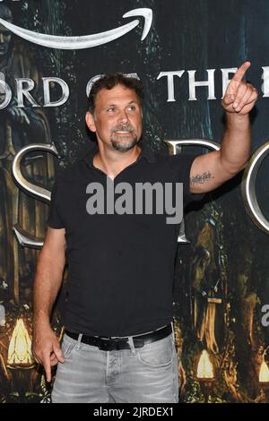 New York, Stati Uniti. 23rd ago, 2022. Jeremy Sisto partecipa al programma televisivo "The Lord of the Rings: Rings of Power" in anteprima presso Alice Tully Hall di New York. (Foto di Efren Landaos/SOPA Images/Sipa USA) Credit: Sipa USA/Alamy Live News Foto Stock