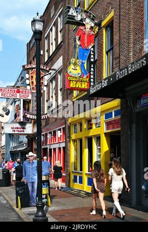 Alan Jackson Bar Neonreklame auf dem Broadway; Nashville, Tennessee, Vereinigte Staaten von Amerika Foto Stock