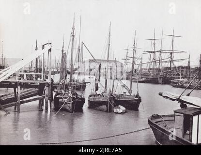 Newhaven, Sussex orientale, Inghilterra. Vista del porto nel 19th ° secolo. From Around the Coast, un album di immagini di fotografie del Chief Seaside Places of Interest in Gran Bretagna e Irlanda. Pubblicato Londra, 1895, da George Newnes Limited. Foto Stock