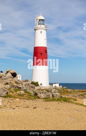 Un'immagine verticale di un faro sulla costa di Portland Foto Stock