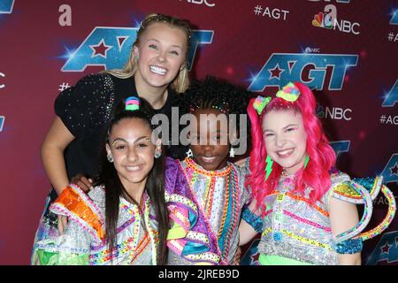 Pasadena, Stati Uniti. 23rd ago, 2022. LOS ANGELES - AGOSTO 23: JoJo Siwa, XOMGPOP alla Stagione 17 del talento Americano - Live Show Red Carpet al Pasadena Sheraton Hotel il 23 Agosto 2022 a Pasadena, CA (Photo by Katrina Jordan/Sipa USA) Credit: Sipa USA/Alamy Live News Foto Stock