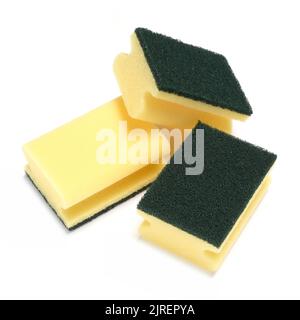 Spugne di pulizia tamponi di pulizia isolati su bianco Foto Stock