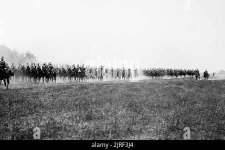 L'Imperial esercito tedesco 1890 - 1913 ulani in movimento durante le manovre del 1906. Foto Stock