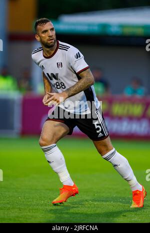 Shane Duffy di Fulham in azione durante la seconda partita della Carabao Cup al Broadfield Stadium di Crawley. Data immagine: Martedì 23rd agosto, 2022. Foto Stock