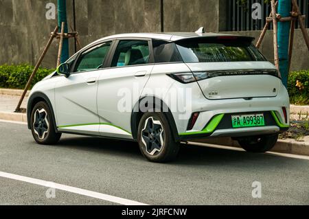 BYD Dolphin piccola auto elettrica hatchback fotografata a Shanghai, Cina. Foto Stock