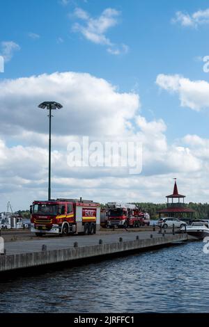 Lappeenranta, Finlandia. Agosto 21, 2022. Vigili del fuoco sul molo del porto di Lappeenranta in estate Foto Stock