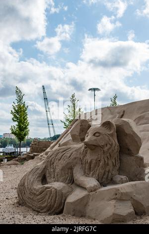 Lappeenranta, Finlandia. Agosto 21, 2022. Fox - scultura di sabbia in finlandese natura tema Lappeenranta Sandcastle Foto Stock