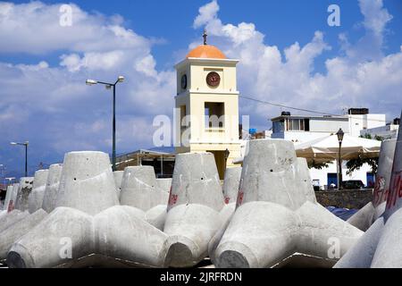 Kuestenschutz, Tetrapoden am Hafen von Ierapetra, suedlichste Stadt Griechenlands, Kreta, Griechenland, Europa | Tetrapods al porto di Ierapetra Foto Stock