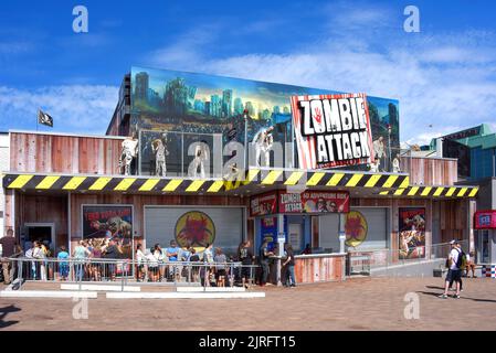 Cascate del Niagara, Canada - 13 agosto 2022: The Zombie Attack Interactive XD Dark Ride Theater, il più grande XD Dark Ride in Nord America, uno dei tanti To Foto Stock