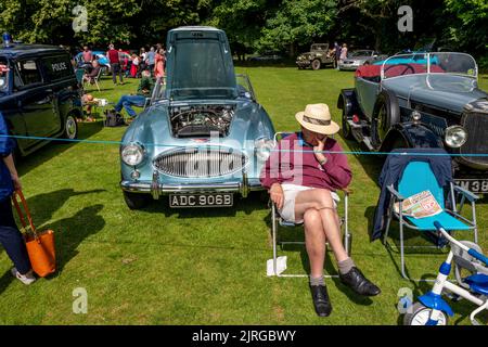 Una mostra di auto classiche al Nutley Village Fete, Nutley, East Sussex, Regno Unito. Foto Stock