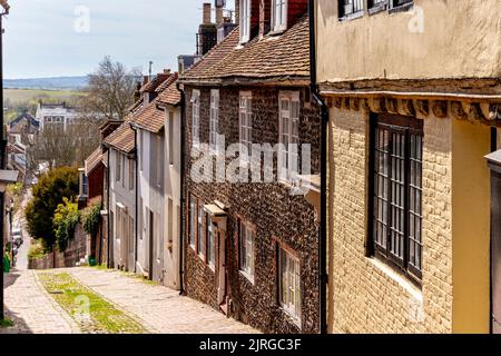 La storica Keere Street, Lewes, East Sussex, Regno Unito. Foto Stock