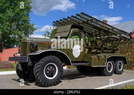 Un vecchio lanciarazzi multipli della seconda guerra mondiale realizzato in Unione Sovietica Foto Stock