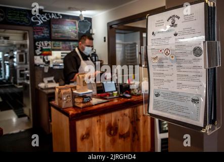 Mendocino è una città della California settentrionale, situata sull'autostrada 1. Il Good Life Cafe and Bakery è una tappa preferita quando si visita la città di Mendocino. Foto Stock