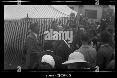 Apertura ufficiale di Raukawa, 14 marzo 1936, Ōtaki, di Leslie Adkin. Foto Stock