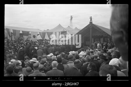 Apertura ufficiale a Raukawa, 14 marzo 1936, Ōtaki, di Leslie Adkin. Foto Stock